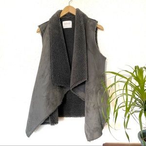 Velvet▫️grey faux suede and fleece vest